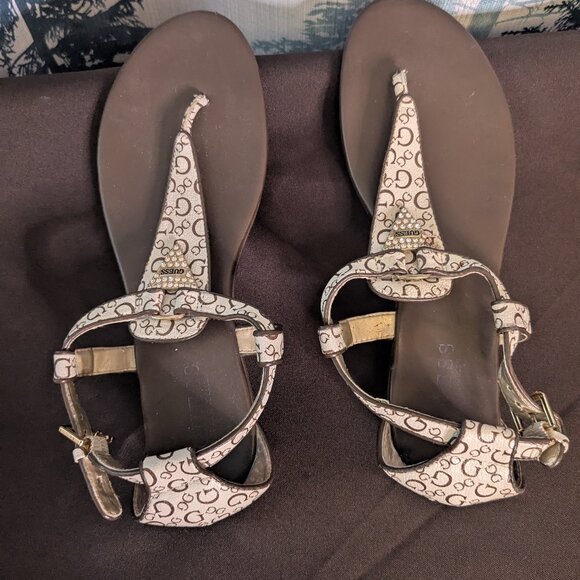 🤎 Guess Logo Print Rhinestone T-Strap Sandals — Size 9M - Picture 1 of 5
